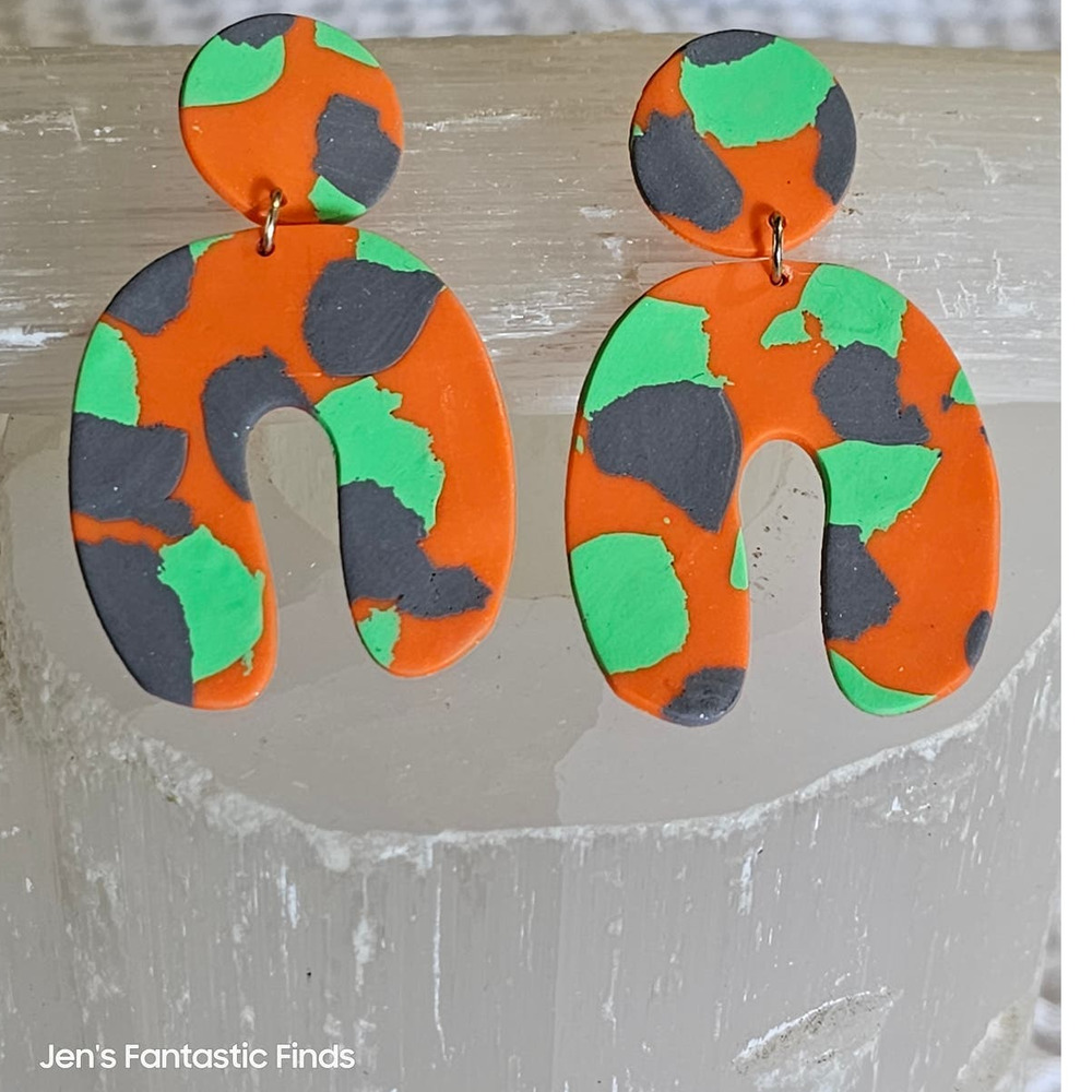 80's Vintage‎ Earrings Upside Down U Dangle Post Back